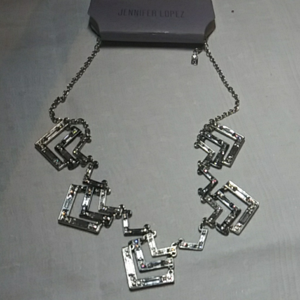 J lo necklace.